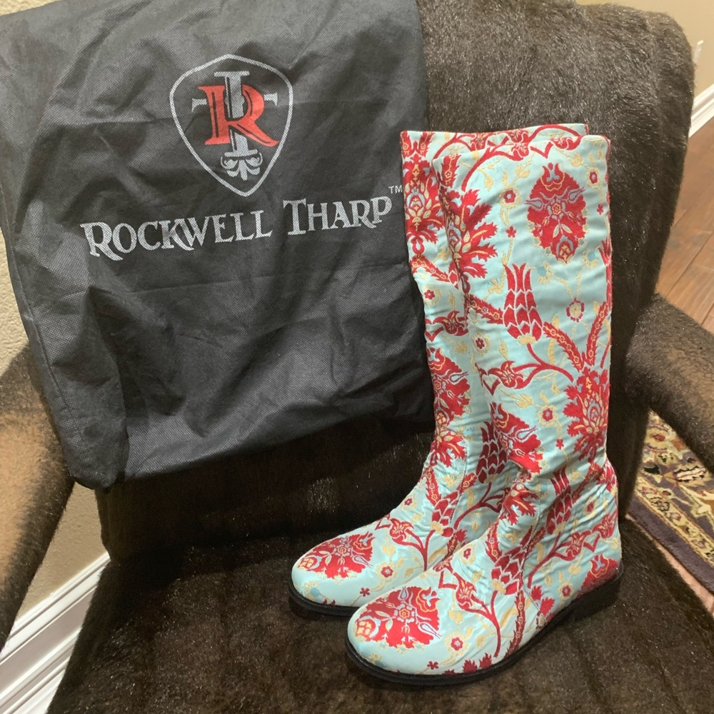 Red/Aqua Blue Floral Women's Boots
Size 37 - NWT
Pistol and Pearl Boutique